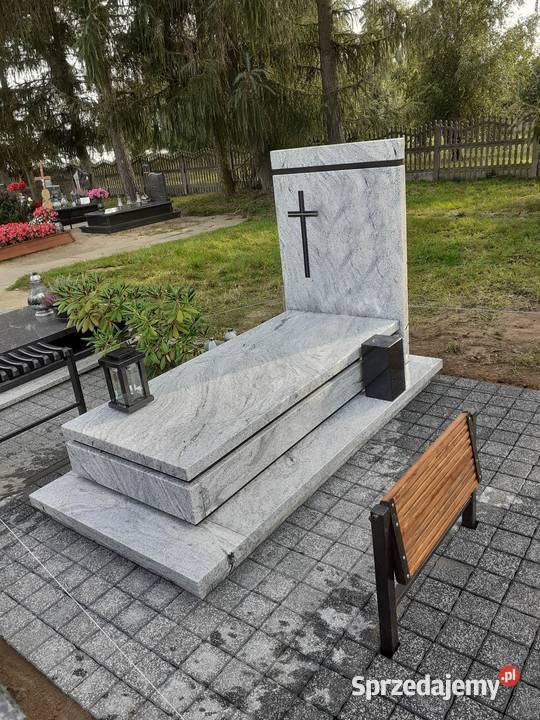 Układanie Kostki Wokół Nagrobka Pomnika
