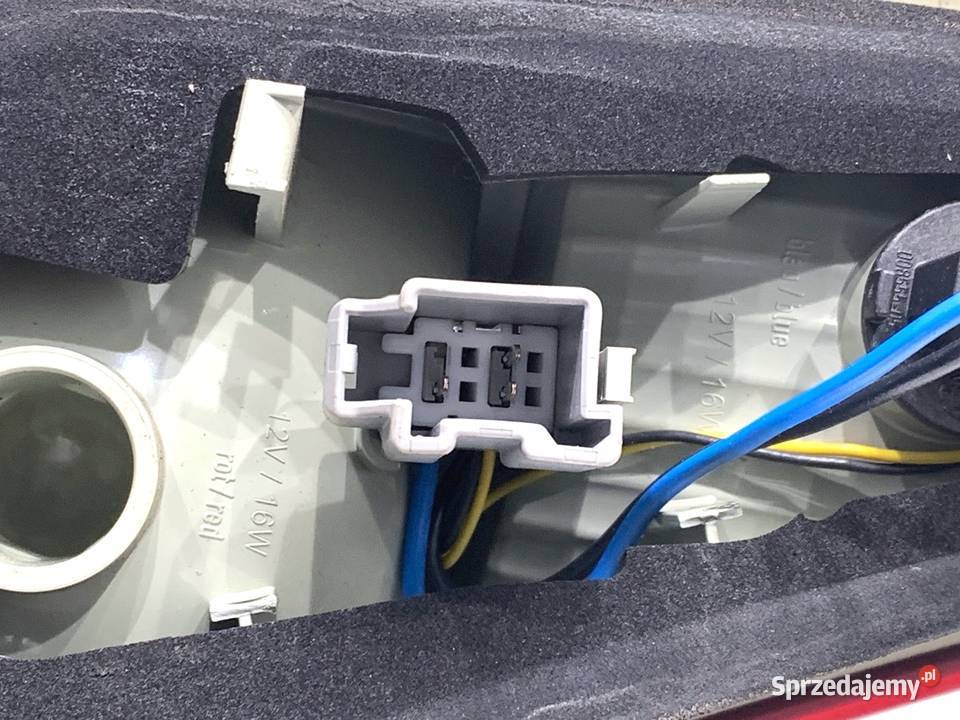 LAMPA TYŁ PRAWA WEWNĘTRZNA VOLVO V70 III Kombi podkarpackie