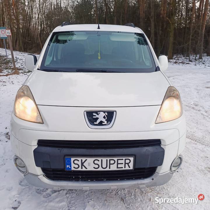 Peugot Partner 16 HDI EURO 5 model 2013 5 światła do jazdy dziennej