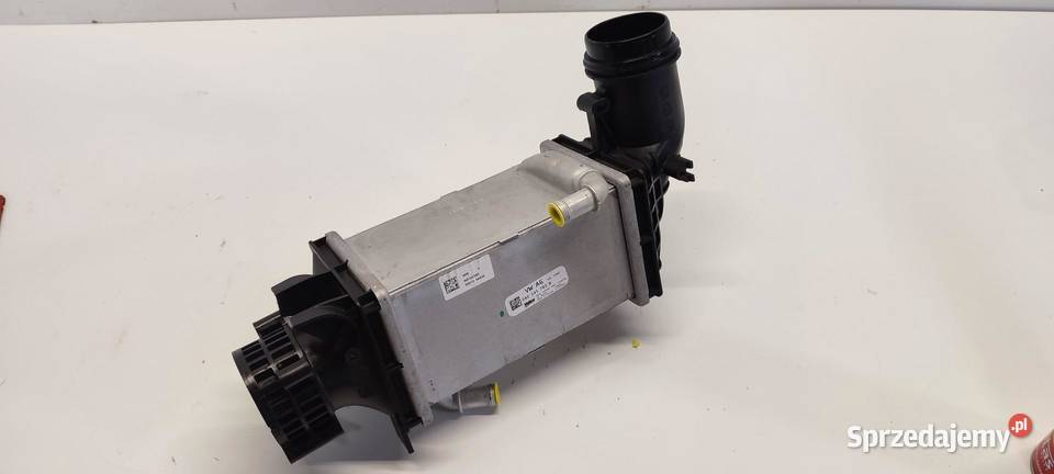 VW TAYRON CHŁODNICA INTERCOOLER 04E145785N