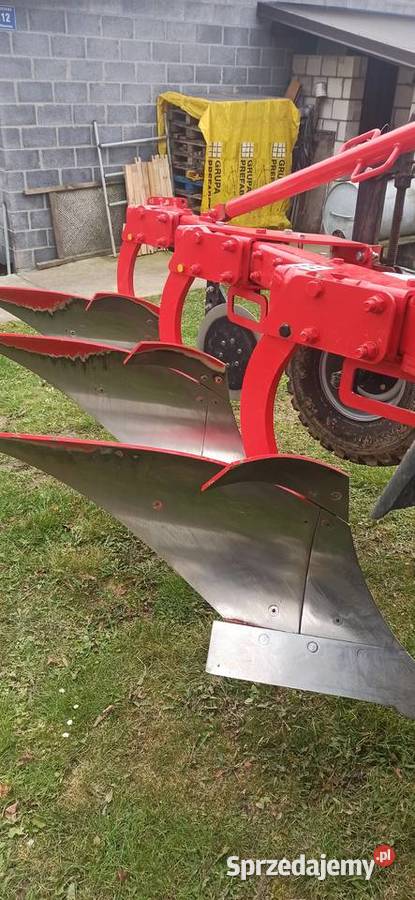 Pług 3 skibowy akpil Maszyny rolnicze Sułoszowa