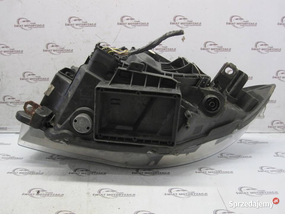 BMW E82 10r lampa prawa przód 90004812 10019510