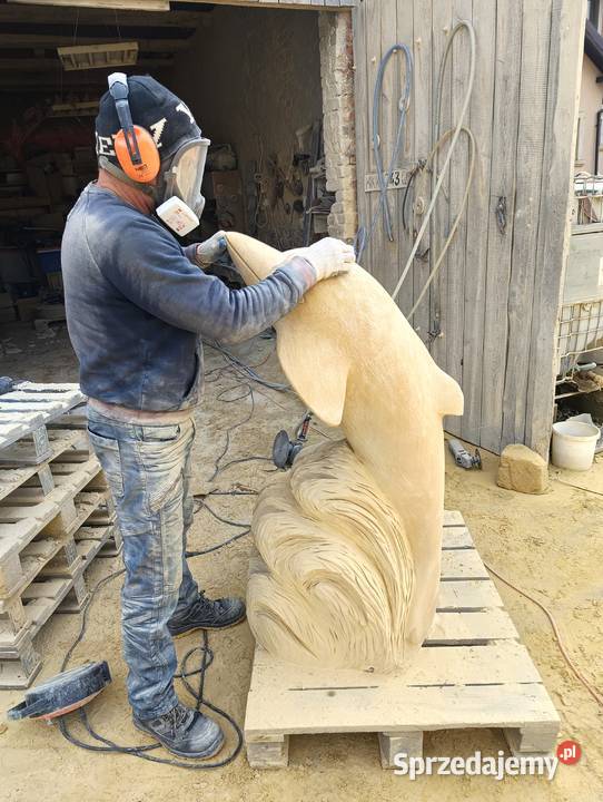 Delfin ręcznie wykonany z piaskowca naturalnego Kamienna Góra