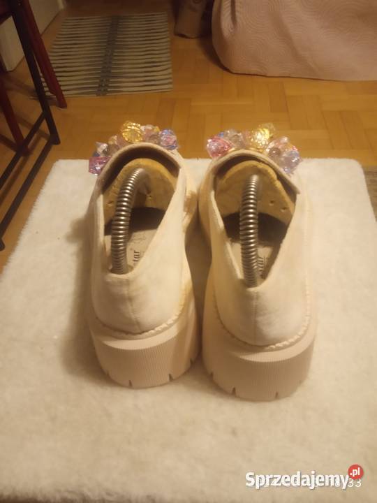 PÓŁBUTY NA KONTURZE inna Świdnik