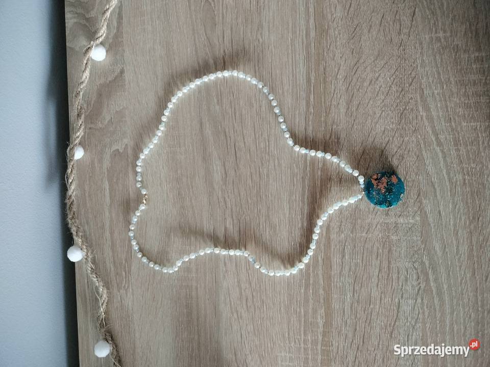 Ręcznie robiony naszyjnik z koralików i żywicy Pszów