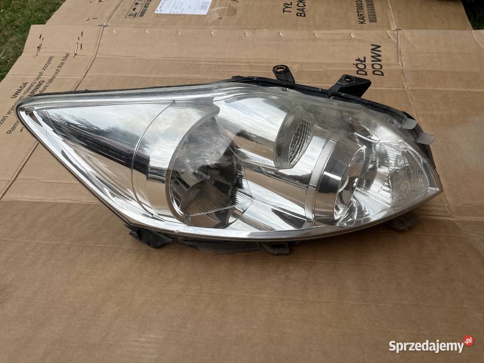 Lampa prawy przód Toyota Auris I LIFT 8111002A40 małopolskie Brzesko sprzedam