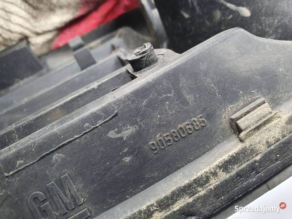 GRILL ATRAPA OPEL ZAFIRA 90580685 Lipno