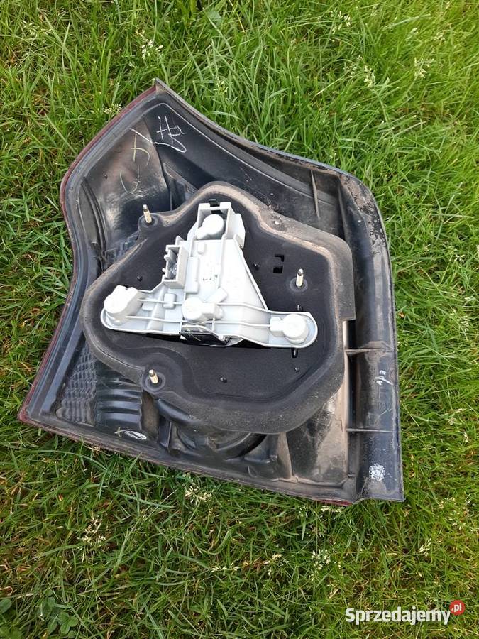 Lampa tylna prawa corolla e12 HB