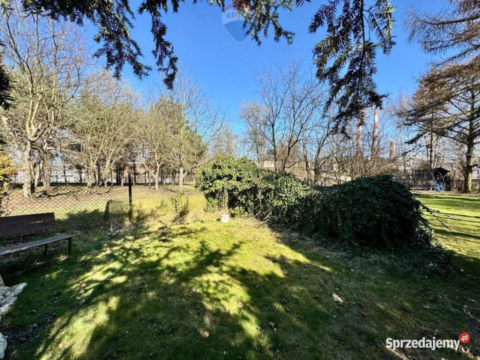 Duży dom z działką 2115 m i 3 garażami Rydułtowy