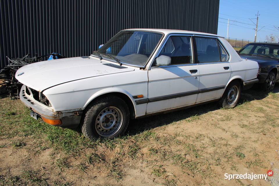 BMW E28 520i Sedan 1984r 267111 5 Benzyna M20B20 Rok produkcji 1984 Iława