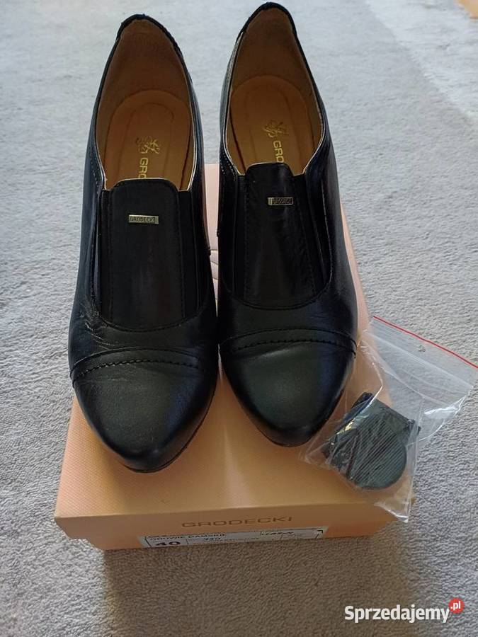 Piękne czarne skórzane czółenka damskie marki Kraków