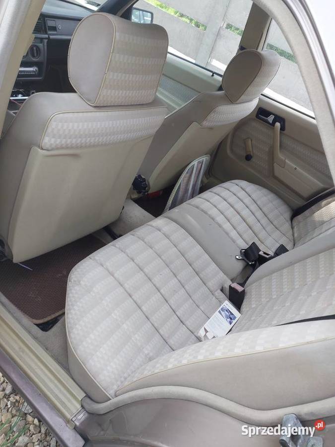 Mercedes 190 d uszkodzony