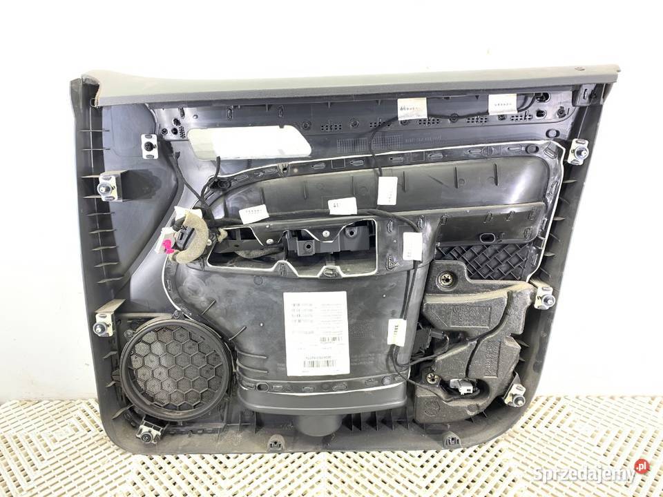 BOCZEK DRZWI LEWY PRZÓD VW TOURAN Minivan 0310