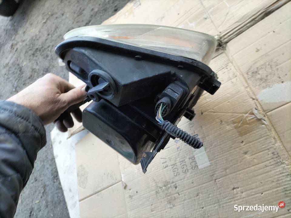 FORD FOCUS C MK1 LAMPA PRZÓD PRZEDNIA PRAWA Kamień-Kolonia
