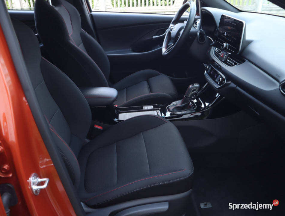Hyundai i30 15 TGDI MHEV 48V gniazdo USB