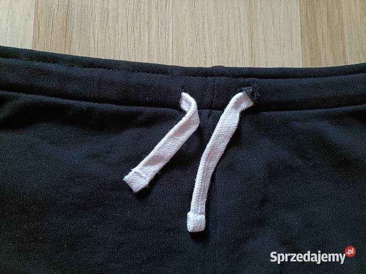 Krótkie czarne spodenki sprzedam