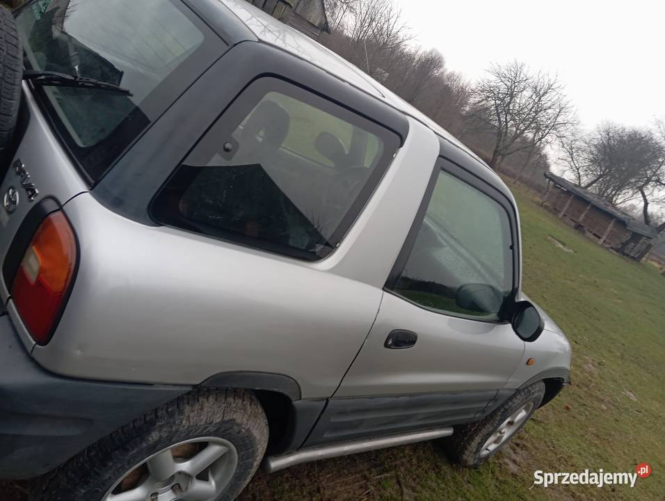 Sprzedam Toyotę RAV4 i 20 benzyna Uszkodzona RAV4 sprzedam