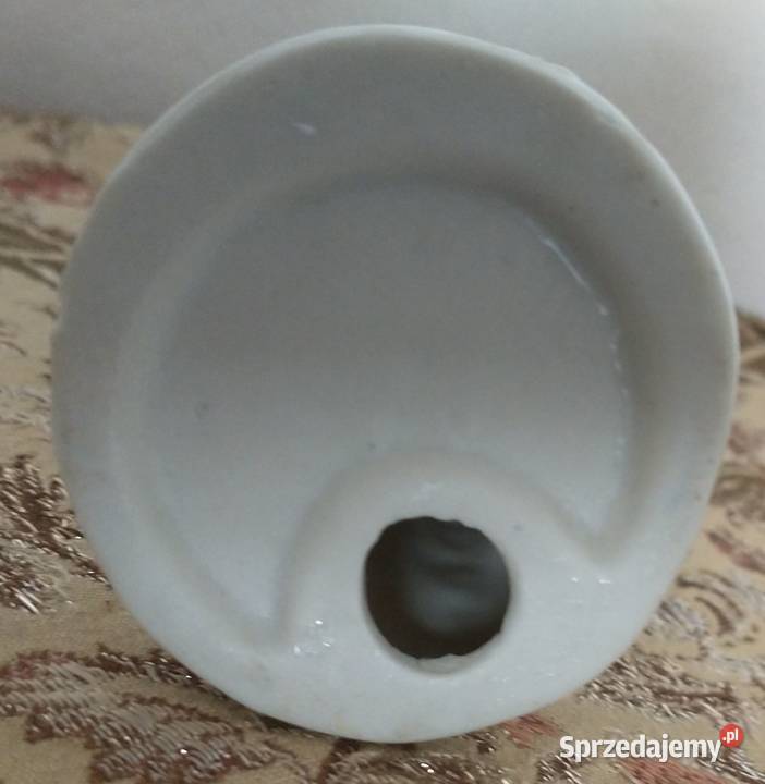 Porcelanowa figurka szlachcica w stroju dworskim Dekoracje i ozdoby