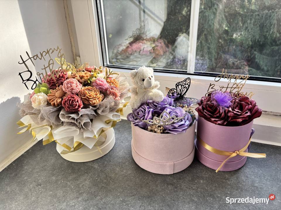 Bukiet fioletowy ze wstążek Flower box Kikół