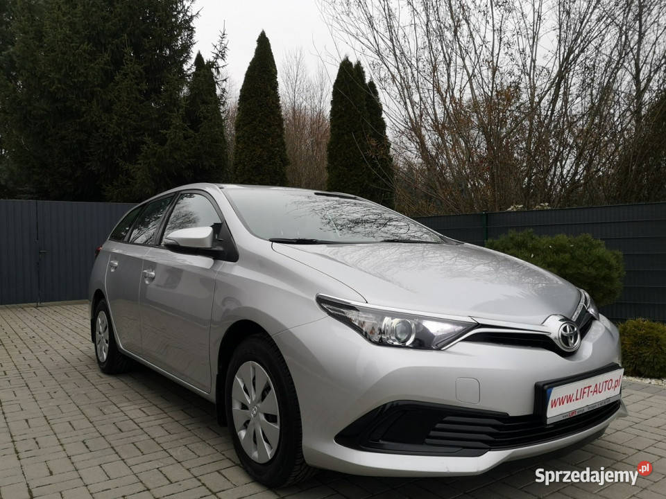 Toyota Auris 16 Benzyna 132 Salon LIFT 1Właś dolnośląskie Strzegom