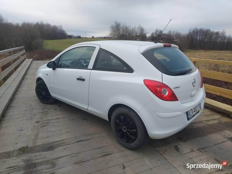 Opel corsa 2014r 12 bęzyna Blizne sprzedam