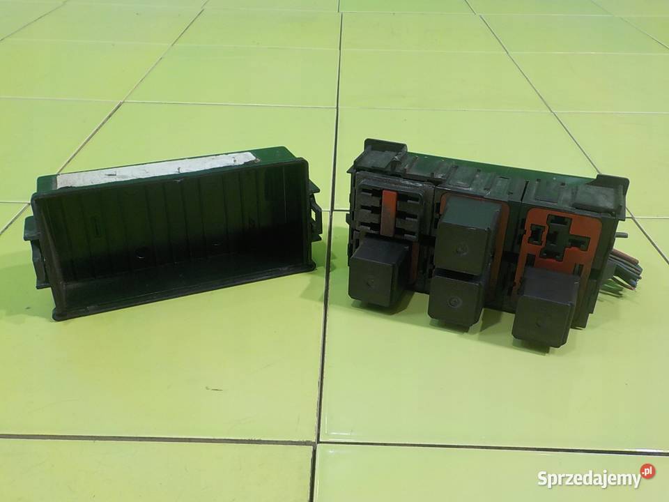 DODGE CALIBER 20 B 08r 5D skrzynka bezpiecznikow Suków