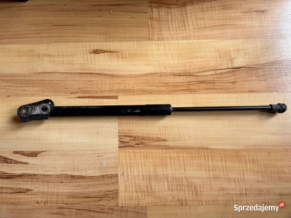 Siłownik tylnej klapy Yaris III 1120 689600D170 osobowe Brzesko