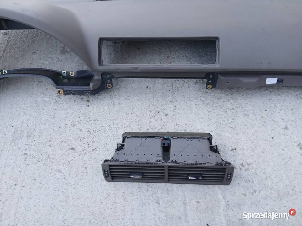 Audi A4 B6 B7 kratka nawiewu centralna w deskę osobowe Szczerbice