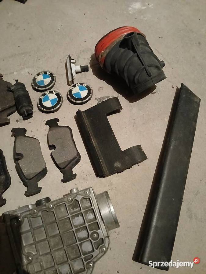 Części do bmw e36 różne schowek klocki emblematy Pozostałe małopolskie Kraków