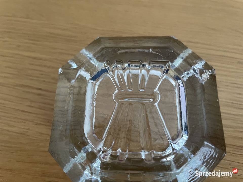 mała stara szklana popielniczka