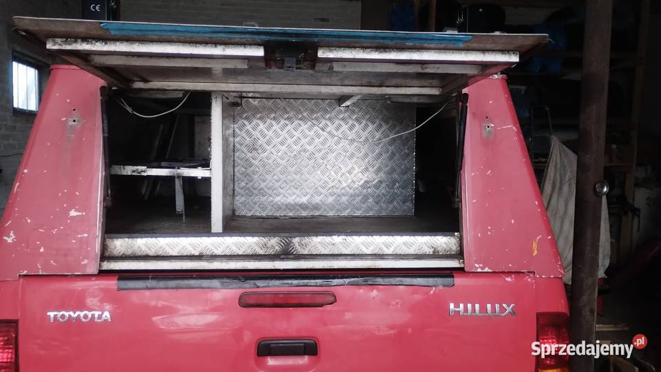 Zabudowa skrzyni ładunkowej paki Toyota Hilux