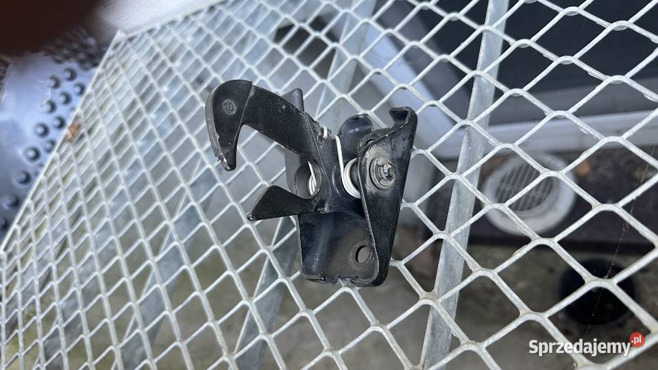 Audi A3 8V Rygiel Zamek Maski 8V0823480 Radziszów sprzedam