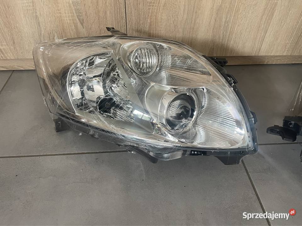 Toyota Auris I Lift reflektor przód Nowy Kozubszczyzna sprzedam