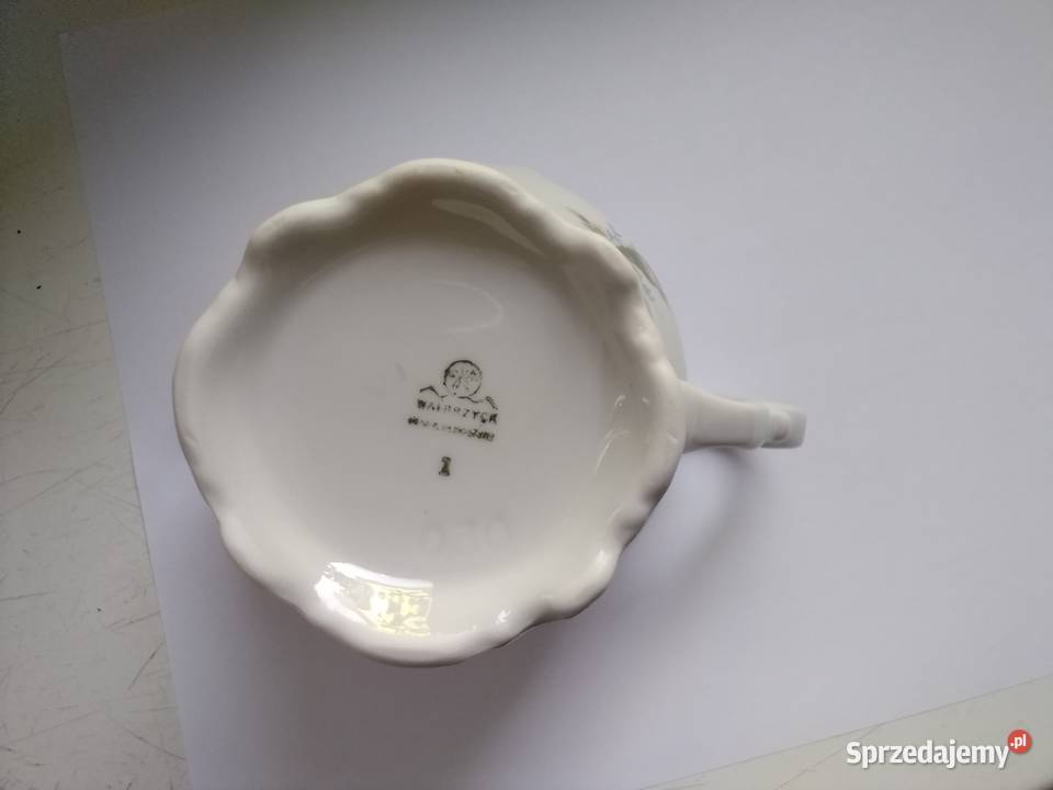 Filiżanki porcelanowe z mlecznikiem biały