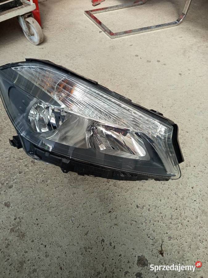 Reflektor prawy Merc a klasa a176 orginal Rzeszów sprzedam