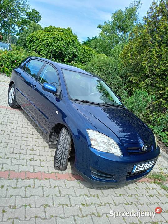 Toyota Corolla super stan mały przebieg nieuszkodzony Corolla Magdalenka