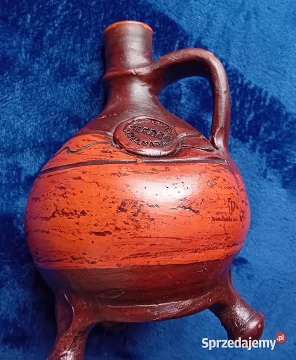 Ręcznie formowana karafka na 3 nóżkach Ceramica