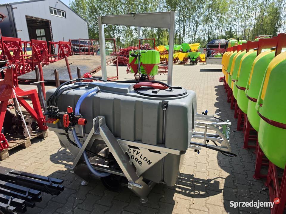 rozszerzony model opryskiwacza zawieszanego Opatów sprzedam