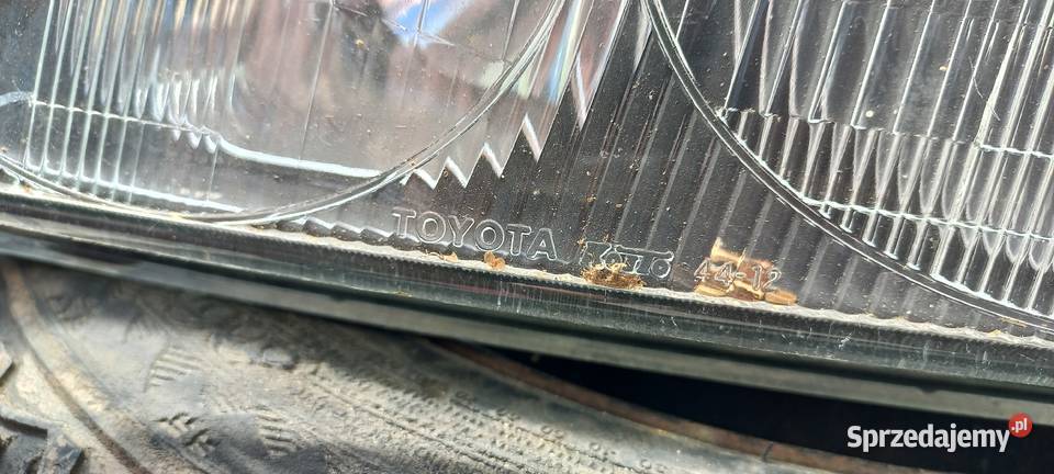 Toyota Avensis lampa lewą świętokrzyskie