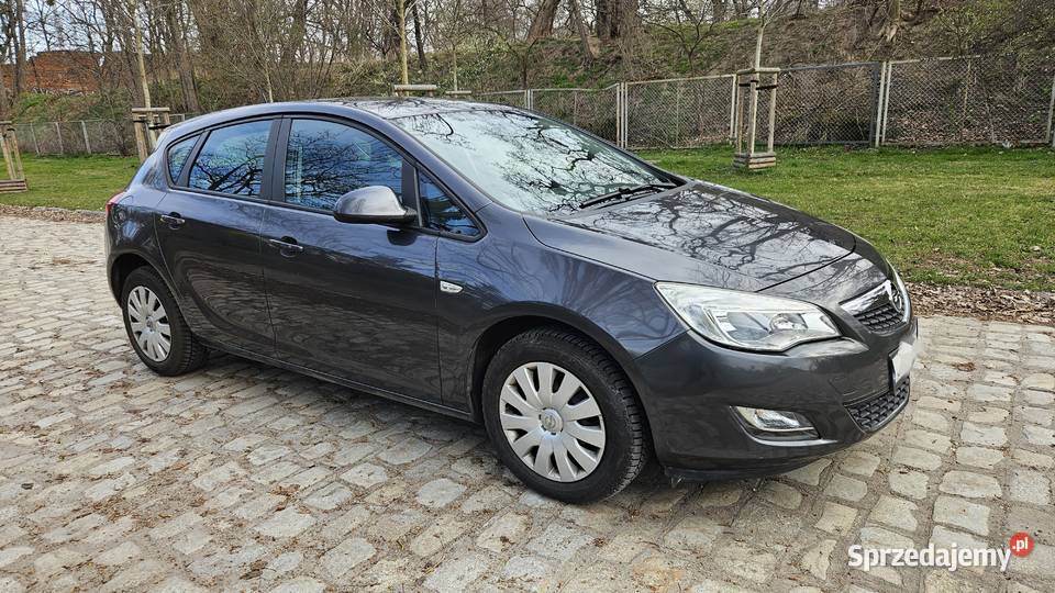 Opel Astra 2012r 14 benzyna zadbany serwisowany Samochody osobowe Wrocław