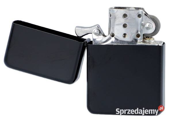 Czarna Zapalniczka Benzynowa w Zestawie z Ostrowy nad Okszą