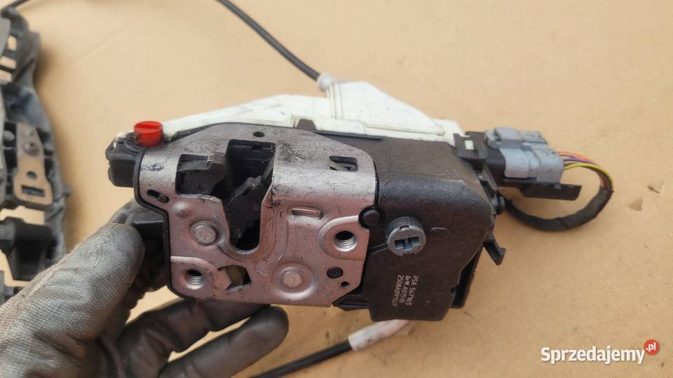 SUZUKI SWIFT MK7 ZAMEK TYŁ PRAWY 8230168LA1 83 osobowe Zamki, wkładki i kluczyki