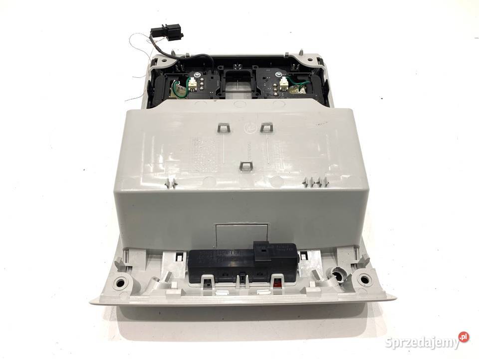 LAMPA SUFITOWA SKODA SUPERB III 3V0868837E Kombi osobowe