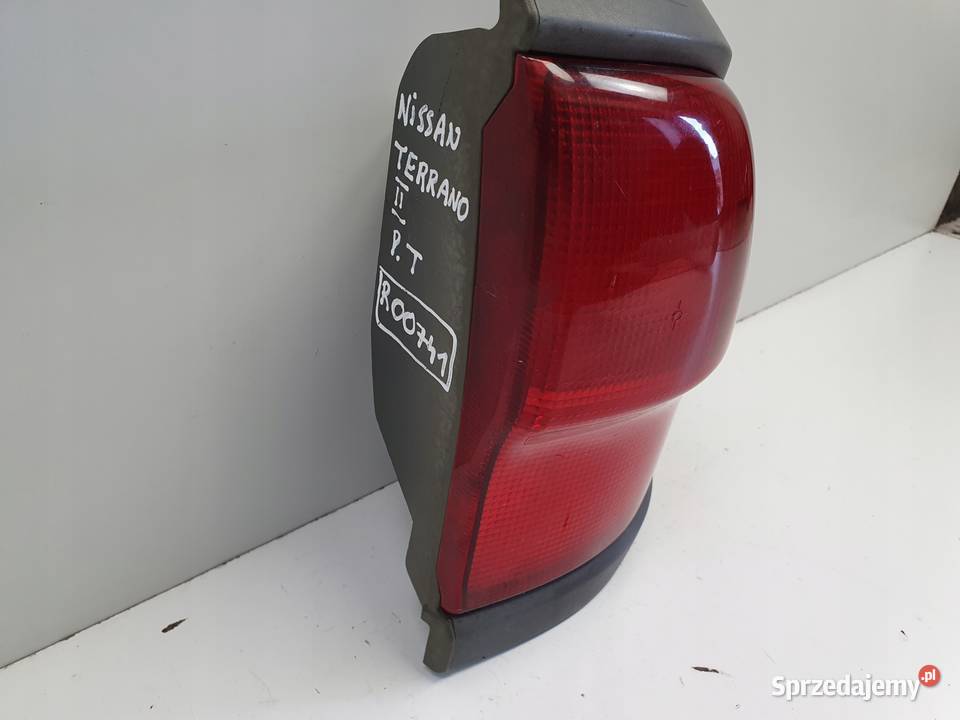 LAMPA PRAWA Nissan Terrano II lift 0107r TYLNA
