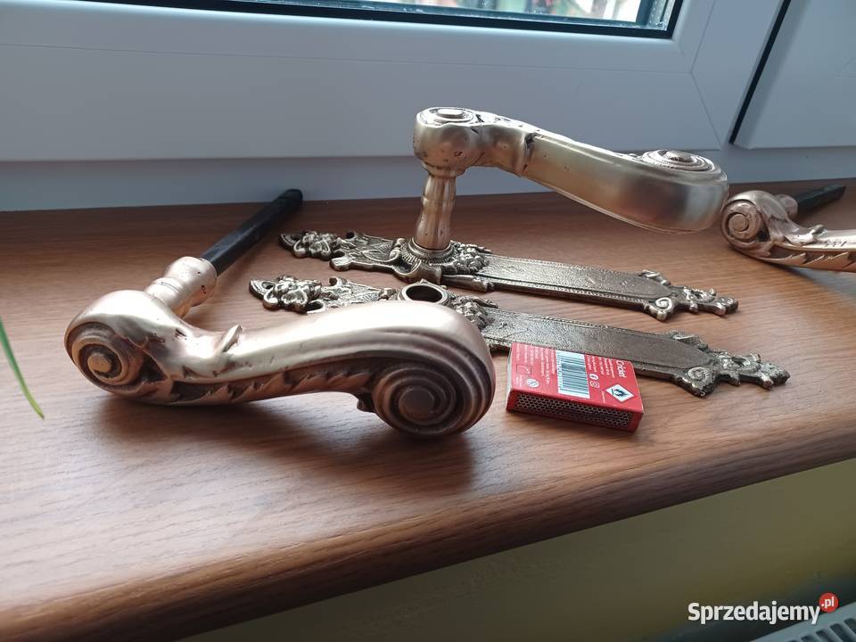 Szyldy I klamki do dużych drzwi bram kamienic sprzedam