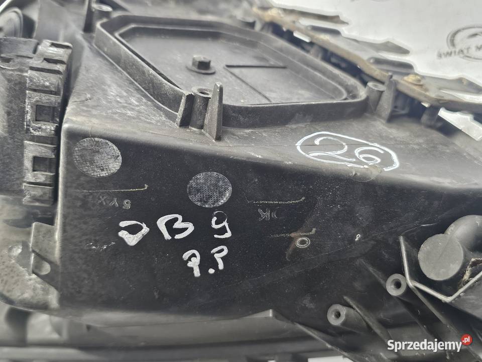 TOYOTA PRIUS XW20 06r lampa prawa przód ANGLIK