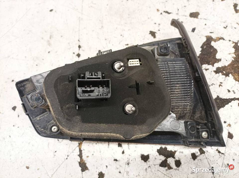 LAMPA TYŁ W KLAPĘ PRAWA KOMBI EU VW Volkswagen