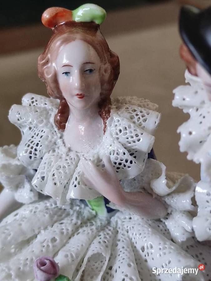 Porcelanowa antyczna figurka koronki Porcelana i szkło Janów Lubelski
