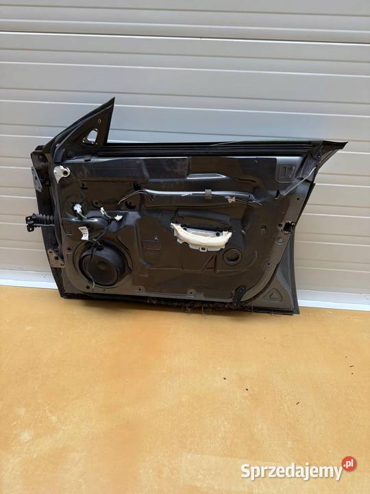 Mercedes CLS C219 W219 PRZEDNIE DRZWI PRAWE osobowe