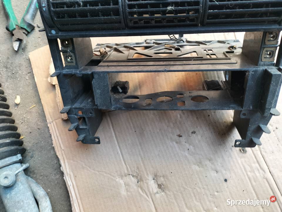 AUDI A6C4 A6 C4 RAMKA RADIA ŚRODKOWA KRATKA sprzedam